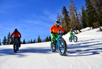 MOUNTAIN BIKE ON SNOW