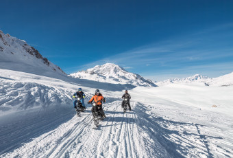 Group Evolution 2 Val d’Isère with moonbikes.