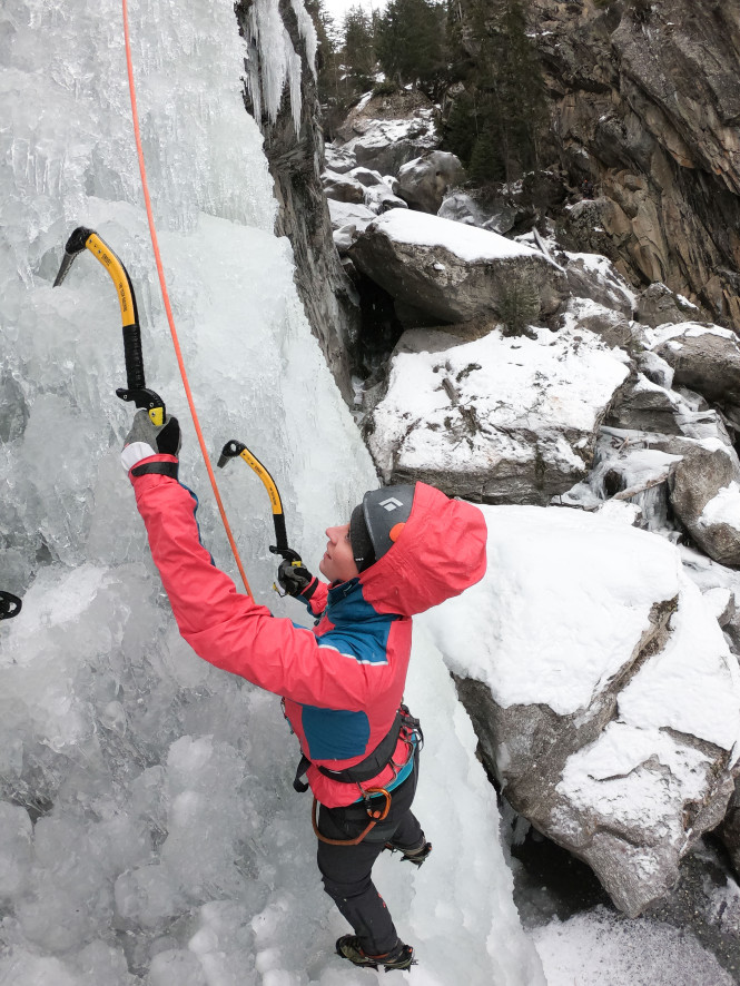 evolution2-ice-climbing-activity-winter