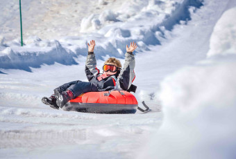 Evolution 2 Tignes group in snowtubing.