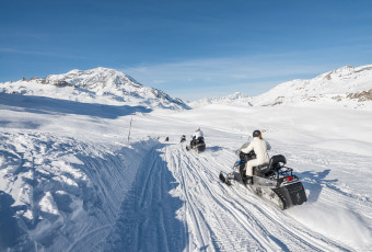 Skidoo group with Evolution 2 Val d’Isère.