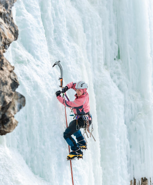 evolution2-ice-climbing-winter-activity-thrills