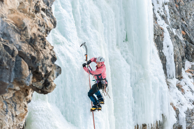 evolution2-ice-climbing-activity-winter