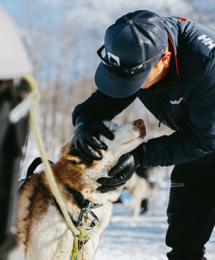 evolution2-activity-winter-dog-sledding-family