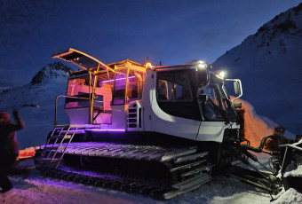 Sunset in snow groomer | Val d'Isère