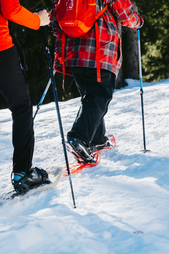 snowshoeing-activity-night-outdoor-evolution2-winter